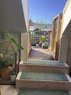 Hygge Home - Bright Cottage-Style Apartment with Terrace & Free Weekend parking - 7