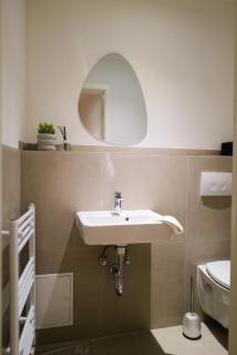 Modern City Apartment Parking WiFi 6 Pax - 5