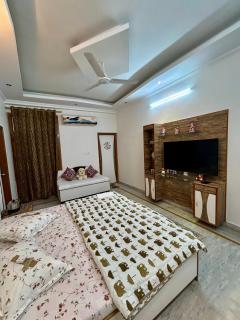 Themed rooms in a luxurious indepdent house - 1