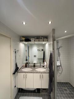 Spacious, bright and central - 5 min to lake and metro - 6