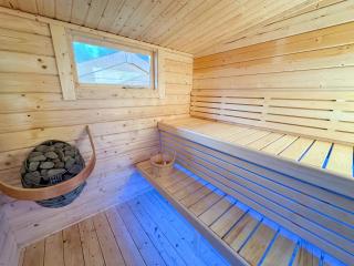 Skylark House Padstow, Stylish Victorian Townhouse, Private Sauna, Cold Plunge and Log Burner - Padstow - 0