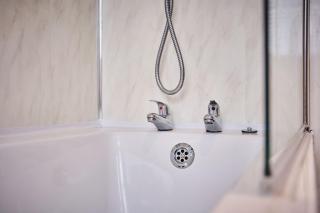 Spacious Bright Apt Walk to Beach - Dunluce Park 4 - Portrush - 3