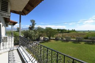 Countryside villa in private 2,000 sqm estate - 2