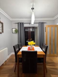 Stunning 2 Bedroom Bungalow - Free Parking - Convenient Location - 8