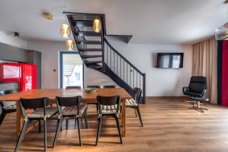 Osada Niebieskich Drzwi 39 B - 1