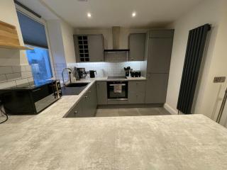 1 bedroom city centre apartment with free parking - 9