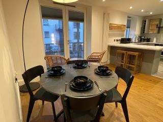 1 bedroom city centre apartment with free parking - 6