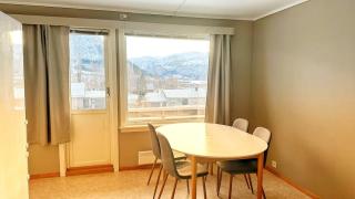 Bright & Cozy Apartment with Mountain View - 5