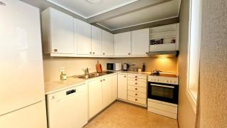 Bright & Cozy Apartment with Mountain View - 4