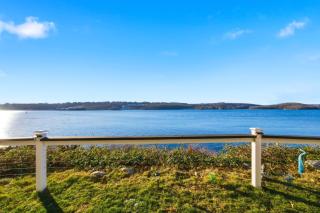 Riverside Retreat Waterfront Guest Suite - 9