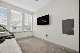 Luxury 2BR Cedr Sprgs area with Parking, Pool, Gym - 8