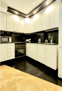 Entire Apartment in Barcelona, Camp Nou, Les Corts - 4