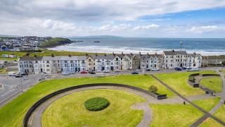Sea View Apartment Steps to Beach - Dunluce Park 5 - 8