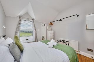 Sea View Apartment Steps to Beach - Dunluce Park 5 - 4