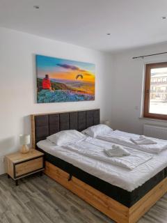 MaMa-Apartments - Haus Martina im Herzen der Rhön - 3 einzelbuchbare moderne Wohnungen für 2-8 Personen, Terrasse, Balkon, Garten, Ski und E-Bike Keller, Lounge, freies Wlan, familienfreundlich - 7