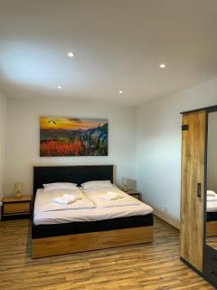 MaMa-Apartments - Haus Martina im Herzen der Rhön - 3 einzelbuchbare moderne Wohnungen für 2-8 Personen, Terrasse, Balkon, Garten, Ski und E-Bike Keller, Lounge, freies Wlan, familienfreundlich - 3