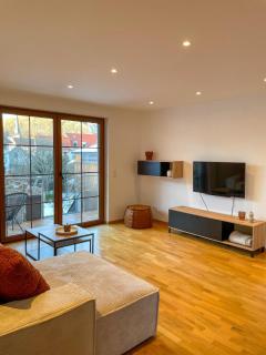 MaMa-Apartments - Haus Martina im Herzen der Rhön - 3 einzelbuchbare moderne Wohnungen für 2-8 Personen, Terrasse, Balkon, Garten, Ski und E-Bike Keller, Lounge, freies Wlan, familienfreundlich - 8