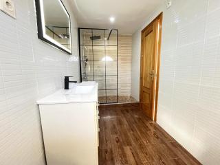 Modern entire house for 12, Pool, Cinema Bar - 1