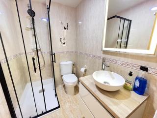 Modern entire house for 12, Pool, Cinema Bar - 3