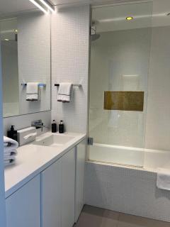 Luxury suite with distant views and top furnishings - 2