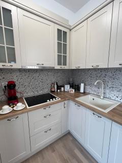 Golden 55 Luxury Apartment - 8