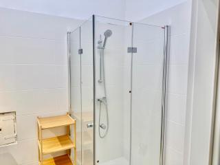 4 Bedroom Apartment with Backyard - 7