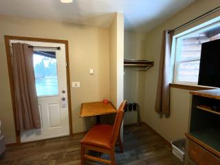 Riverfront Motel & Cabins - 4