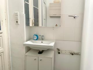 Cosy Long-Term Apartment - 4