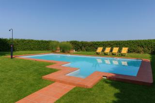 Luxury House with Pool, Garden, AC & Sauna - 4