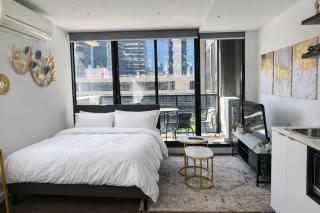 PTH Homes Katherine Pl - Aura 1101 - 4