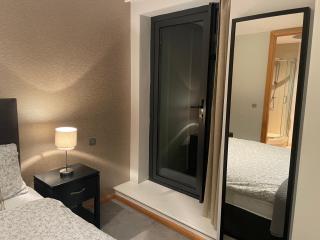 Modern Ensuite Double Bedroom - 8