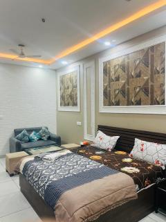 cozy noida studio, super comfy!!!! - 3
