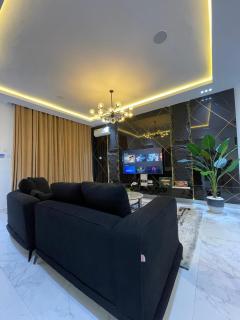 Luxury 1-Bed Apartment, GRA with pool & 24-hour power - 9