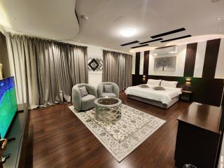 جناح فاخر بوصول ذاتي وفناء مطل - 0