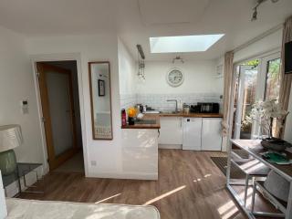 One Bedroom house free parking - 0