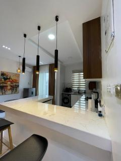 Luxury 1-Bed Apartment, GRA with pool & 24-hour power - 5