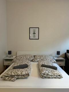 90 m2 Spacious Apartment with Free Parking - 5