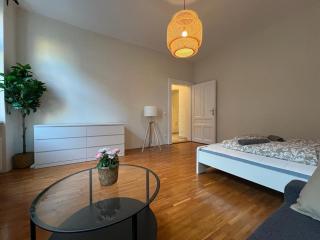 90 m2 Spacious Apartment with Free Parking - 4