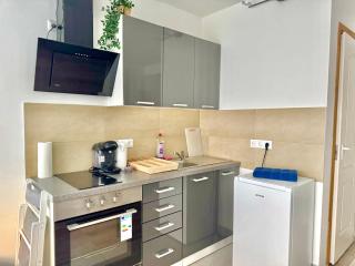 Stylish Schönbrunn Apartment - 9