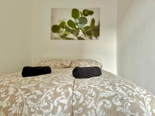 Central Cosy Apartment with Free Parking - 9