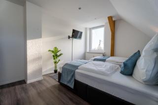 Moderne Doppelhaushälfte mit Garten & Terrasse I Free Wifi I Free Parking - 2