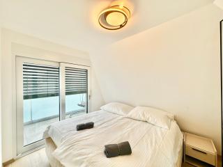 Modern Luxury Apartment with Balcony - 6