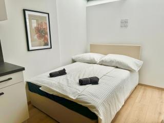 Modern Luxury Apartment with Balcony - 5