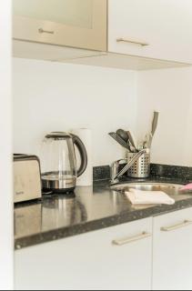 Central Apartment near Metro - 9