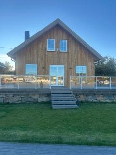 Ny stor hytte med stor uteplass - 0