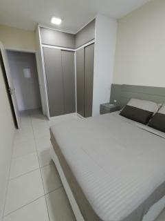 Um quarto, com ar, vaga coberta, piscina no condomínio - 8