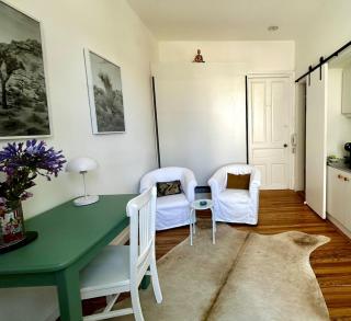 Boutique studio in historic building - 8