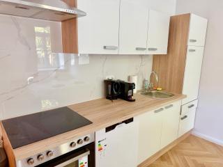 Renovated Ground Floor Apartment - 9