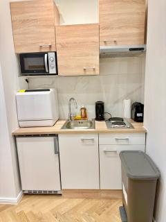 Renovated Ground Floor Apartment - 1