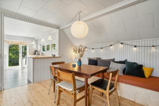 Wooden Summer House With Beach Volley At Øer Beach - 5